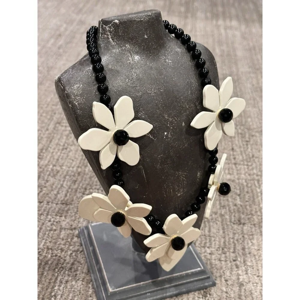KATE SPADE LOVELY LILLIES STATEMENT BLACK WHITE FLORAL BEAD 21-24